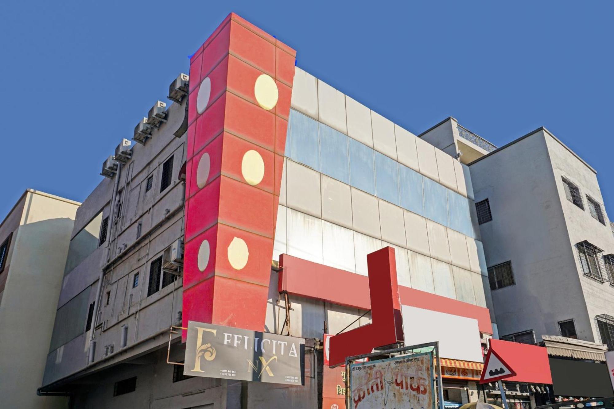 Hotel O 24K Inn Mundhva Exterior foto